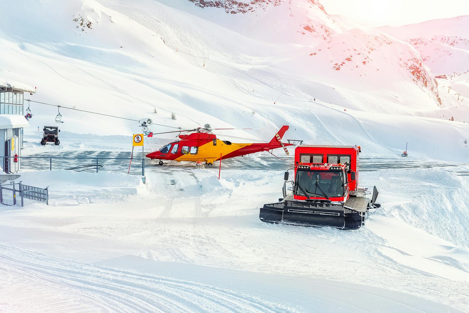 Erste Hilfe beim Skifahren: Richtig reagieren bei einem Skiunfall